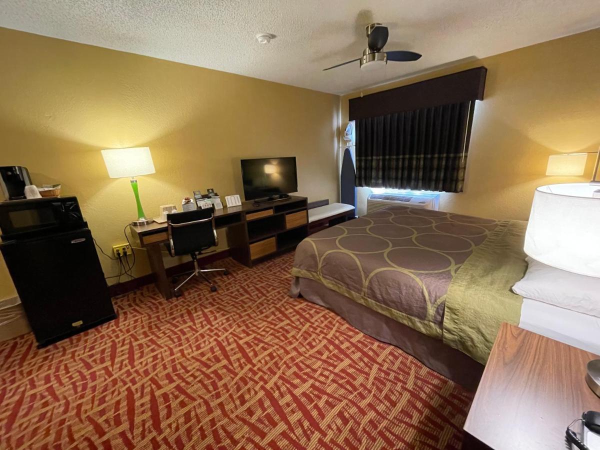 Super 8 By Wyndham Van Buren/Ft. Smith Area Luaran gambar